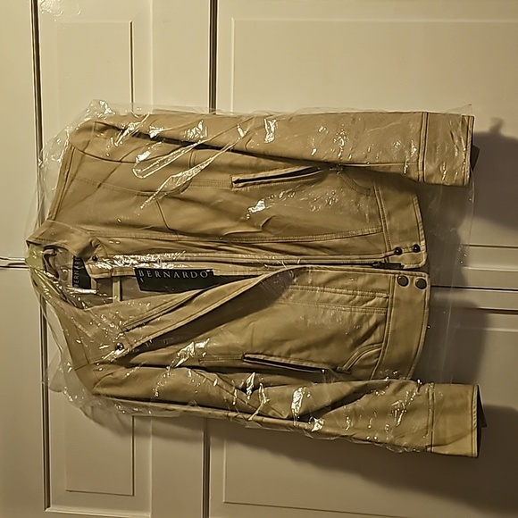 NWT- Bernardo faux Leather Jacket Moto sand/beige size Small (Nordstrom) - Picture 4 of 9